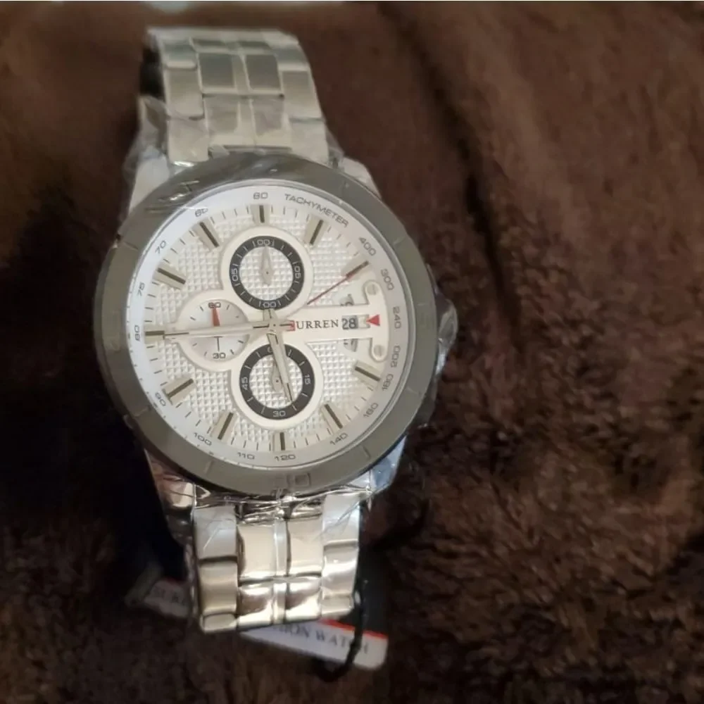 WATCH FUNCTION: All sub-dials and hands are functi